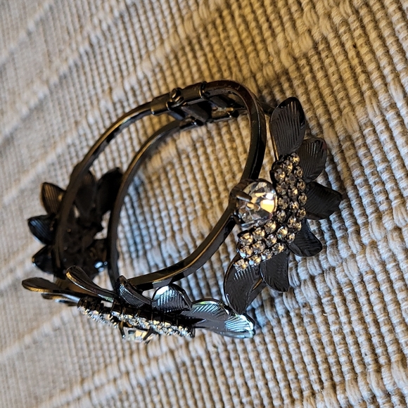 Beautiful Rhinestone Gunmetal Toned Cuff Bracelet - Picture 6 of 8